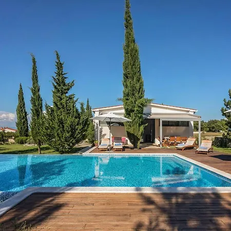 Haus In Rogocana Mit Privatem Garten בית נופש
