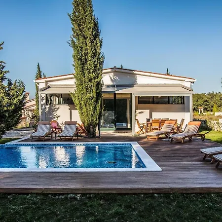 Haus In Rogocana Mit Privatem Garten בית נופש