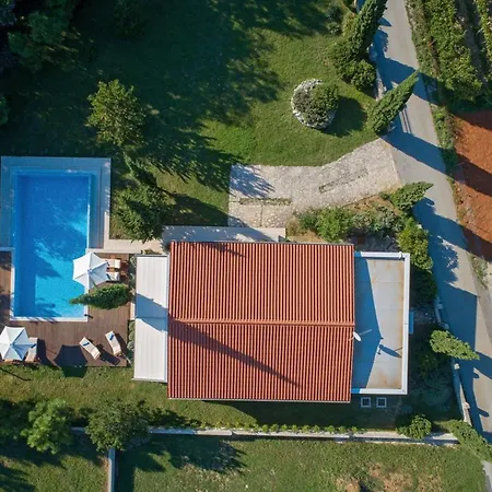 Haus In Rogocana Mit Privatem Garten Raša